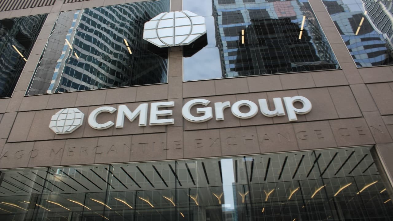 CME запускает фьючерсы на отдельные акции более 50 ведущих американских компаний, а её подразделение по криптовалютным деривативам продолжает расти