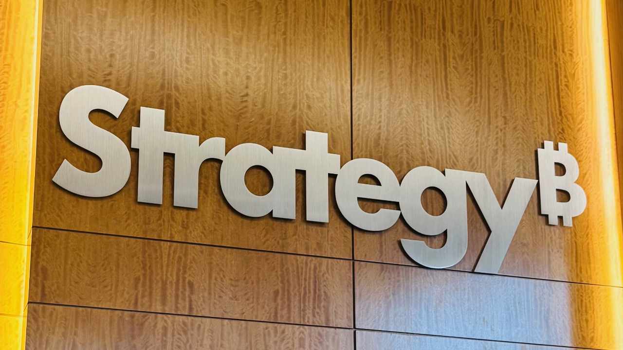 Stratégie : les réserves en dollars américains atteignent un niveau record après une multiplication par cinq et la vente de BTC