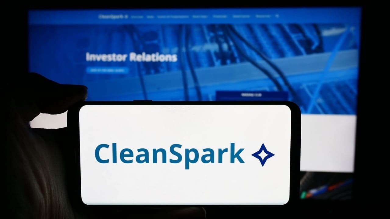 Minerul de Bitcoin Cleanspark adaugă 454 BTC la prețul de 64.000 de dolari, în timp ce alții vând pe fondul pieței în scădere