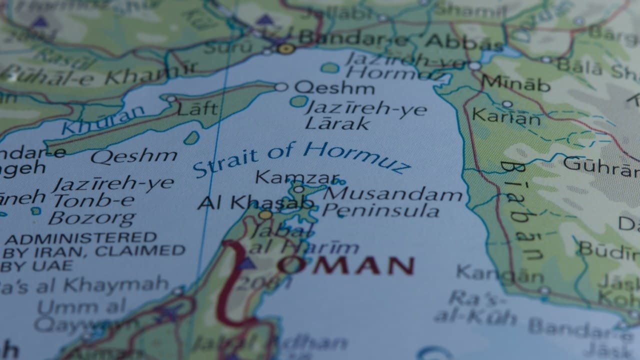 Förenade Arabemiraten avbryter handeln med Iran när krisen i Hormuz skakar om de globala marknaderna