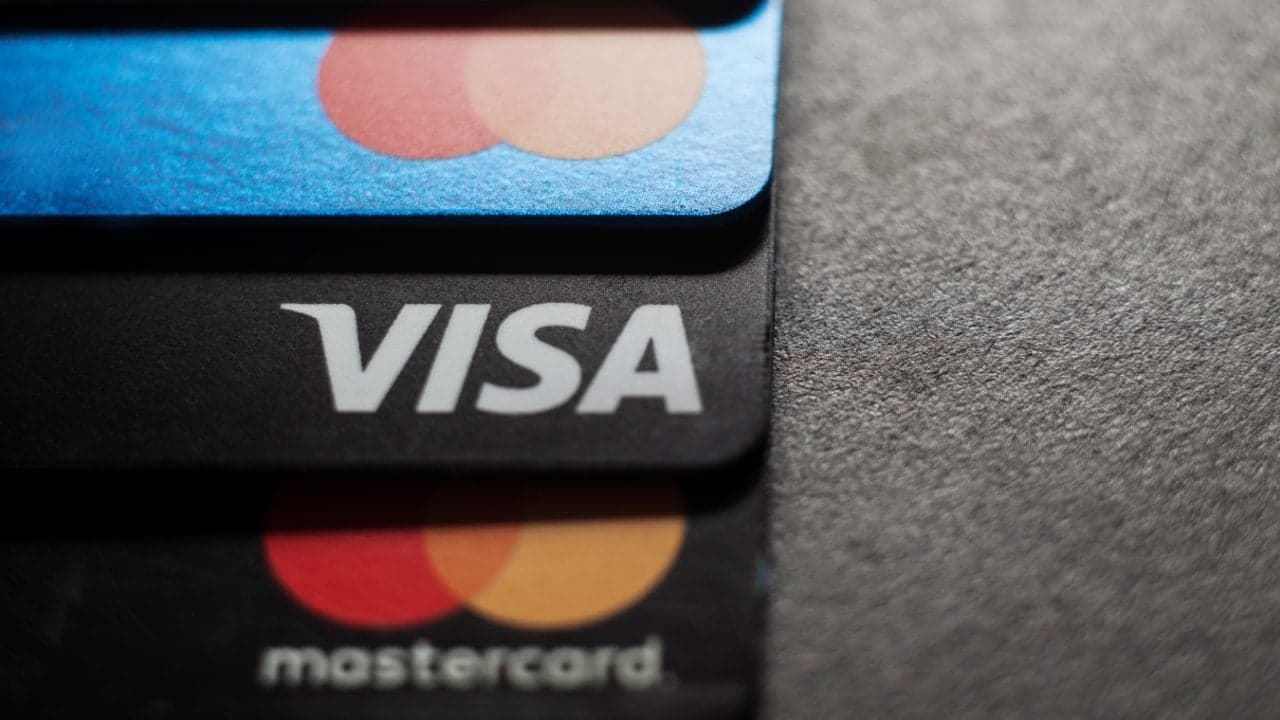 'Beskorisna plastika': Izvršni direktor NSPK-a proglašava kraj Vise i MasterCarda u Rusiji