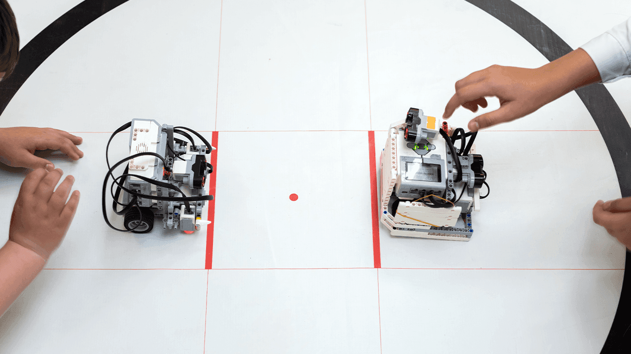 Dopo 100 ore di stampa 3D, uno studente ha realizzato un braccio modulare per sua sorella