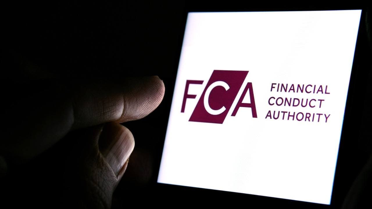 Autoritatea de Reglementare Financiară din Marea Britanie (FCA) își îndreaptă atenția către aurul tokenizat, în timp ce Londra își apără cota de piață de 70%